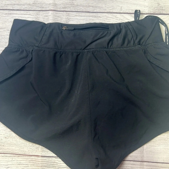 Women Under Armour black shorts size Small - Picture 5 of 5